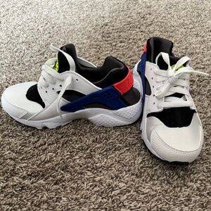 Boys Nike Huarache